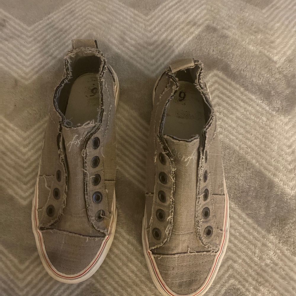 Womens size 6 blowfish shoes